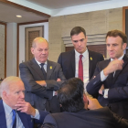 Biden, Sunak, Scholz, Sánchez i Macron discutint ahir a la matinada a Bali sobre l’incident.