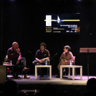 Manuel Guerrero, Pau Minguet i Teresa Ibars, ahir al Cafè del Teatre a l’acte d’homenatge del Festival Poesia Lleida a Guillem Viladot.