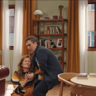 L'actriu Cristina Genebat i l'actor Julio Manrique simulen un atac de cor de la primera durant l'emissió d'una sèrie en directe a TV3 en una acció preparada que ha esdevingut l'espot de La Marató, dedicada a les malalties cardiovasculars