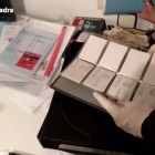 Documentación que los Mossos incautaron durante uno de los registros. 