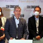 El conseller de Educación, Josep Gonzàlez-Cambray, acompañado de la secretaria de Transformación Educativa, Núria Mora, y el secretario de Centros concertados, Ramon Montes.
