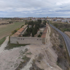 Imatge del cementiri de Cervera i la zona on es duran a terme les obres d’ampliació.
