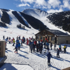 Esquiadors a l’estació d’Espot, al Pallars Sobirà, durant la jornada d’ahir.