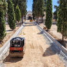 Los trabajos de pavimentación pretenden facilitar el acceso a las personas con movilidad reducida.