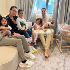 Cristiano y Georgina con sus hijos.