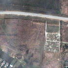 La imagen de la supuesta gran fosa común en Mariúpol captada desde un satélite.