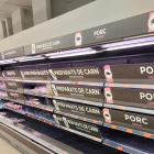 La sección de carne de un supermercado en Lleida quedó ayer por la tarde sin existencias.