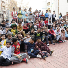 Alumnes de l’Escola Fedac de Lleida, que van anar ahir en pijama, i, alguns amb els seus peluixos, a classe.