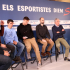 Deportistas catalanes de deportes de invierno ayer durante el acto.