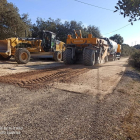 Obras en un camino  -  Àger ha empezado la mejora del camino de Vilamajor a Masos de Millà para garantizar la seguridad. Los trabajos suponen una inversión de 996.000 euros, financiados por la conselleria de Acción Climática y fondos Leader. 