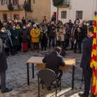 El president de la Generalitat, Pere Aragonès, firma al llibre d’honor de Castelló de Farfanya.