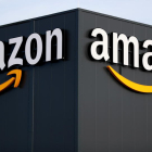 Amazon demanda a miles de grupos de Facebook por publicar reseñas falsas