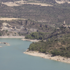 El pantano de Camarasa a la altura de la Baronia de Sant Oïme (derecha). Está al 64% de su capacidad.