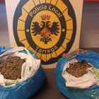 Les bosses amb la marihuana trobades al vehicle del detingut.