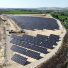 El parque solar que se está instalando en el municipio de La Portella.