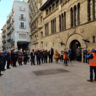 La concentració es va convocar a la plaça de la Paeria i hi va assistir una trentena de persones.