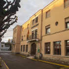 La fachada del ayuntamiento de La Fuliola, uno de los beneficiarios de las ayudas de la Generalitat. 