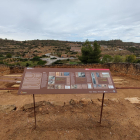 Els plafons explicatius a la fossa comuna del cementiri vell.