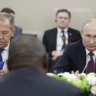 El ministro ruso de Asuntos Exteriores, Sergei Lavrov, y el presidente Vladimir Putin, en una imagen de archivo.