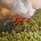 El incendio de Tenerife afecta a tres municipios y ha obligado a desalojar varias zonas de acampada.
