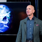 Jeff Bezos arriba a l'espai en un coet de la seua companyia Blue Origin