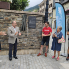 El descubrimiento de placa ayer en Vielha. 