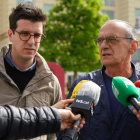 L'alcalde de Lleida, Miquel Pueyo, i el tinent d'alcalde Toni Postius, atenent als mitjans de comunicació