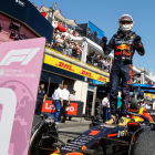 Verstappen celebra la victòria, ahir a França, a sobre del seu Red Bull.