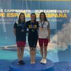 Emma Carrasco, plata, en el podio con Mireia Belmonte, oro. Pol Solsona con la medalla de bronce.