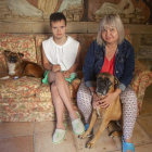 Natalia i Alexander amb les dos gosses a Vallfogona de Riucorb.
