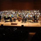 En el concert van actuar més de 200 cantants.