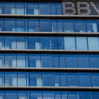 Fachada de la sede corporativa del BBVA, en Madrid .