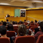 L’especialista en oncologia mèdica Paola Murata va oferir una conferència a la diputació de Lleida.