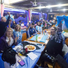 Un grupo de aficionados argentinos siguió el partido en el bar Sol 9, en Cappont.