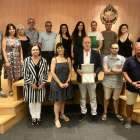 El ayuntamiento de Tàrrega recibió ayer al pintor Josep Minguell tras recibir la Creu de Sant Jordi. 