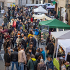 Els carrers d’Arbeca es van omplir de visitants que compraven oli de la temporada a la Fira de Santa Caterina.