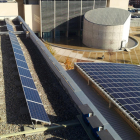Imagen de placas solares en el campus de Cappont.