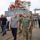 El president ucraïnès va visitar el port d’Odessa amb vaixells carregats de cereal per a l’exportació.