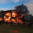 L’incendi del paller de la Cabana Negra de Solsona, que es va declarar cap a les 09.00 hores.