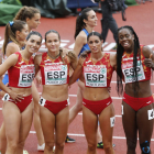 Berta Segura, segona per l'esquerra, amb la resta de l'equip espanyol de relleus 4x400 que es va classificar per a la final.