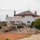 Un dels edificis limítrofs de l’actual residència Emera Lleida ja ha estat demolit.