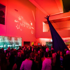 El Teatre de la Llotja de Lleida va celebrar en gran el comiat del 2022 i l'entrada del 2023 amb música i ball en una festa multitudinària