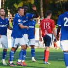 Els jugadors del Lleida celebren el primer gol del partit d’ahir, obra de Danylo Hontxaruk.