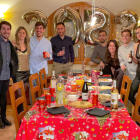 Un grup d’amics que va celebrar el Cap d’Any en una casa rural de Sedó, a la Segarra.