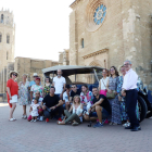 Alguns dels protagonistes del calendari, en la sessió fotogràfica ahir a la Seu Vella.