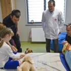 Antony Blinken visitó ayer un hospital infantil en Kyiv.