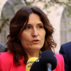 La consellera de la Presidencia, Laura Vilagrà, atendiendo ayer a los medios en Montserrat.