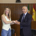 María Guardiola i Ángel Pelayo Gordillo van firmar ahir el pacte per governar en coalició.