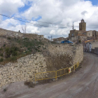 Comienza la restauración del muro de la plaza del castillo de Cervera