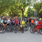Cent alumnes del Montsuar i Sant Jordi van amb bicicleta als centres
